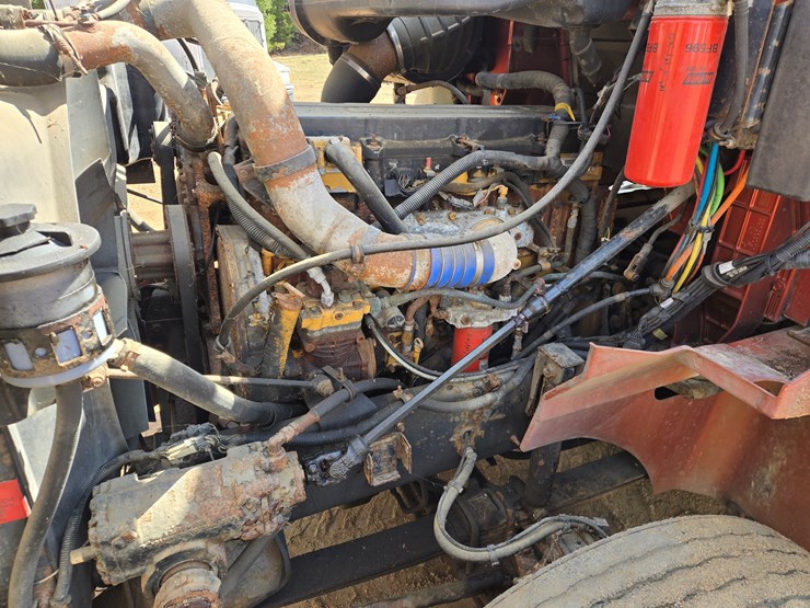 #1515-•-2005-international-9400i6x4-sleeper-cab-truck-tractor-image-30