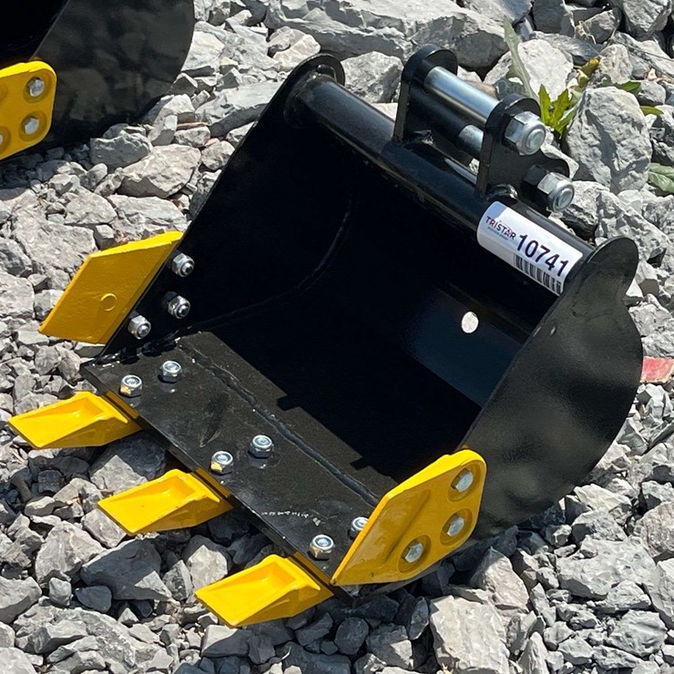 Unused 2026 CE 16" Toothed Bucket