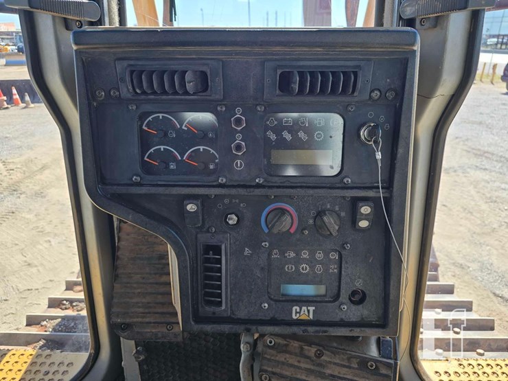 2006-caterpillar-d6r-iii-image-16