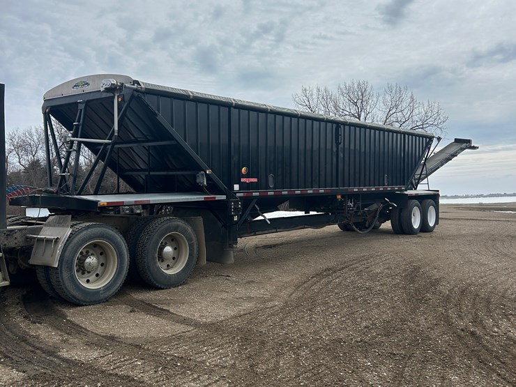 seller-#43.--2011-magnum-mfg.-40’-fertilizer-tender,-self-contained-power-pack-on-the-trailer.--don’t-need-wet-kit-to-run.-image-3