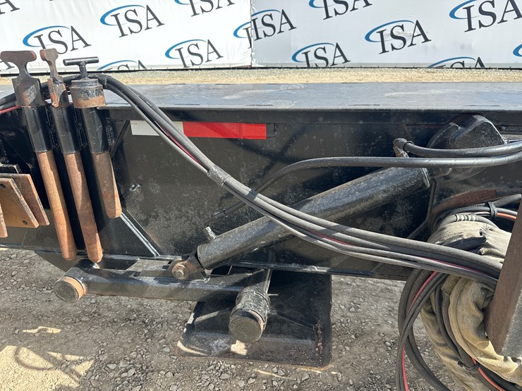 2010-massey-ferguson-8-image-62