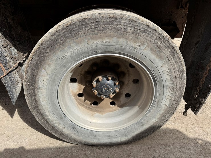 1977-ford-8000-image-41