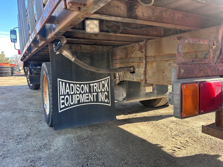 2012-isuzu-npr-image-33