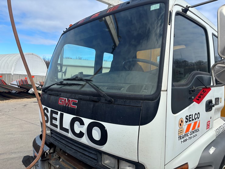 2005-gmc-t7500-image-10