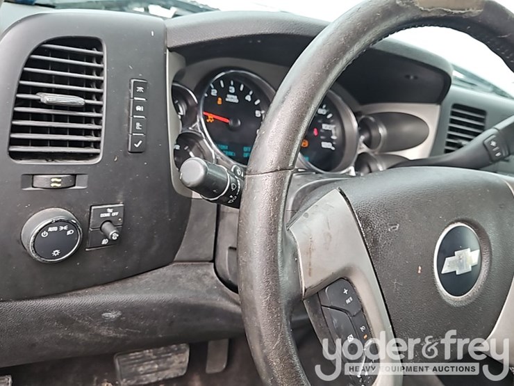 2013-chevrolet-silverado-1500-image-23