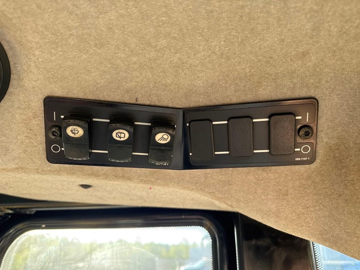 2008-caterpillar-953d-image-26