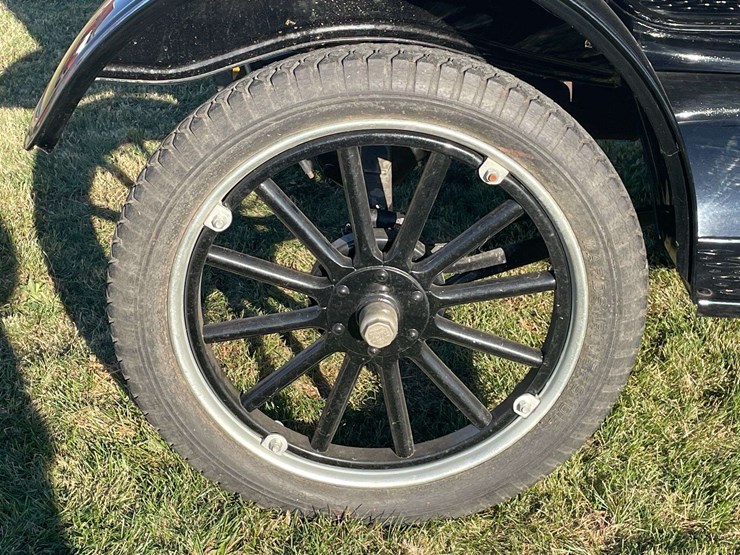 1917-model-t-touring-image-35