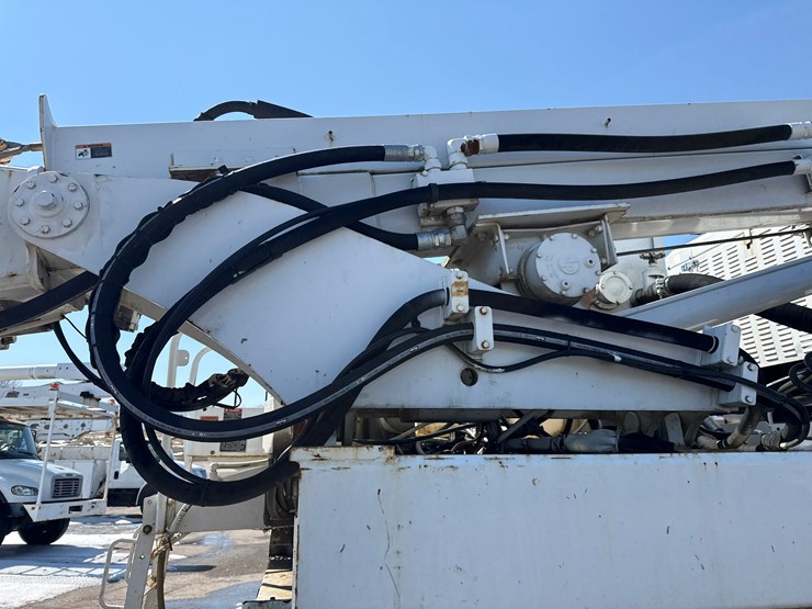 2002-freightliner-fl80-image-41