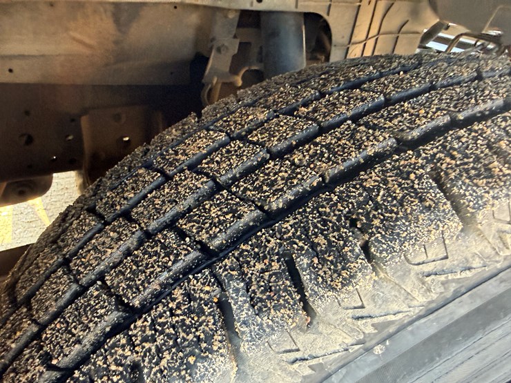 2001-isuzu-npr-image-57