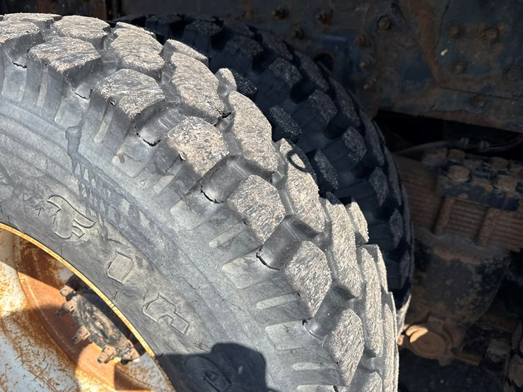 2010-international-7400-image-57