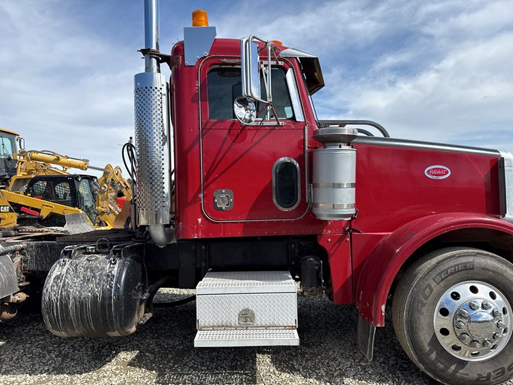 2004-peterbilt-378-image-23