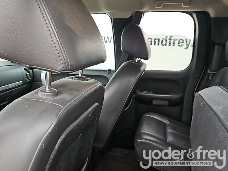 2013-chevrolet-silverado-1500-image-18