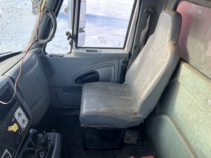 2005-international-7600-image-59