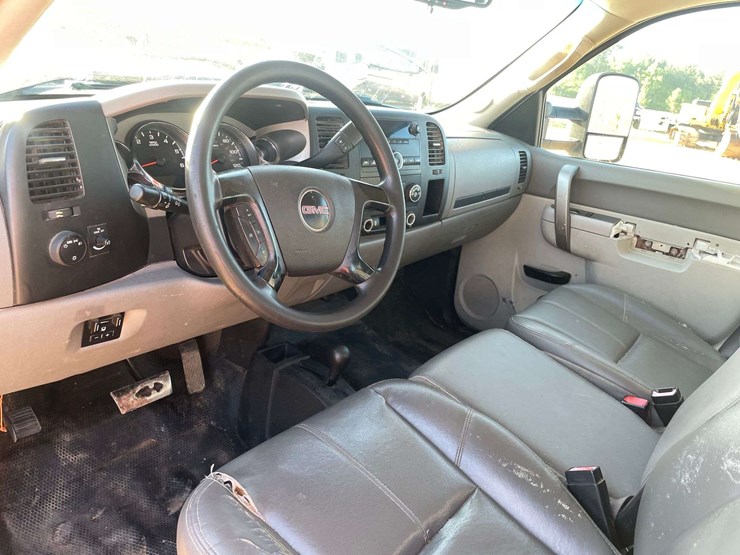 2013-gmc-sierra-2500-image-11