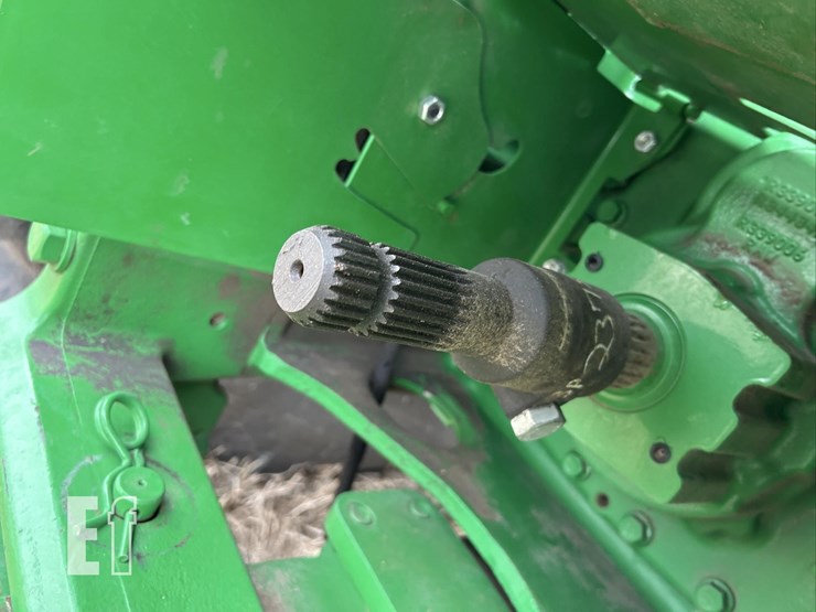 2014-john-deere-8320r-image-37