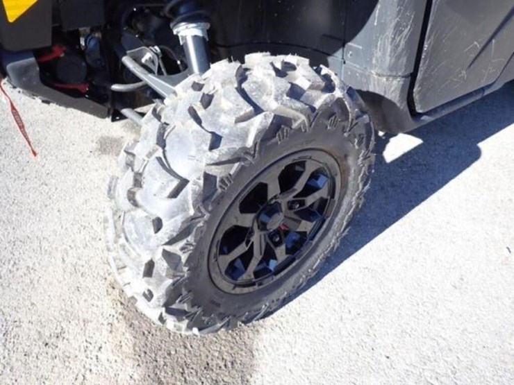 2022-can-am-defender-limited-hd10-4x4-side-by-side-image-31