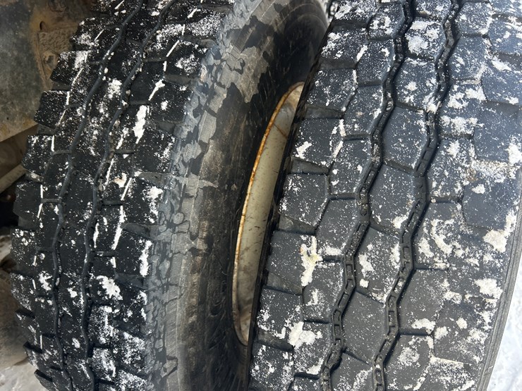 2005-international-7600-image-90