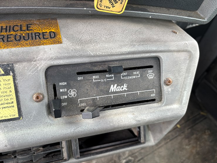 1999-mack-rd600-image-31