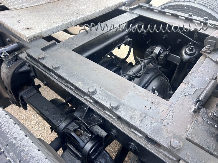 2000-peterbilt-379-image-19