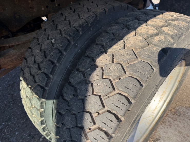 2012-ford-f550-xl-image-45