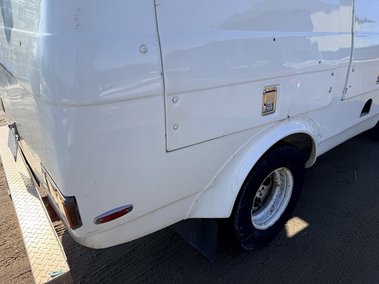 2001-isuzu-npr-image-21