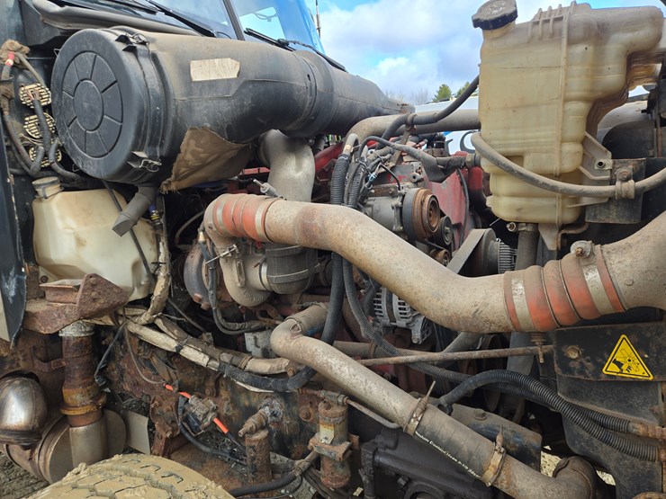 2014-massey-ferguson-8-image-39