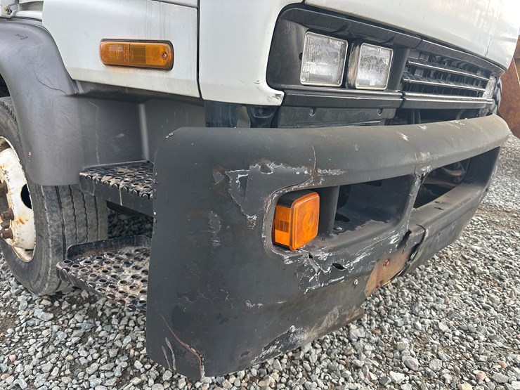 2000-gmc-t6500-image-13