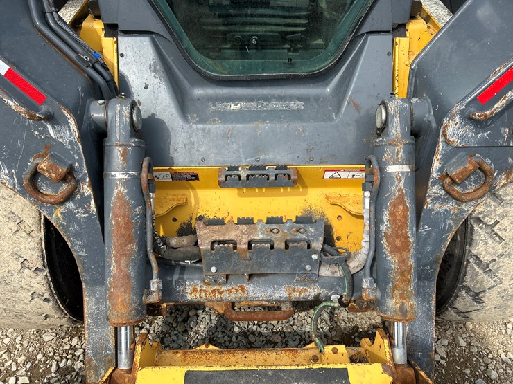 2020-deere-332g-image-12