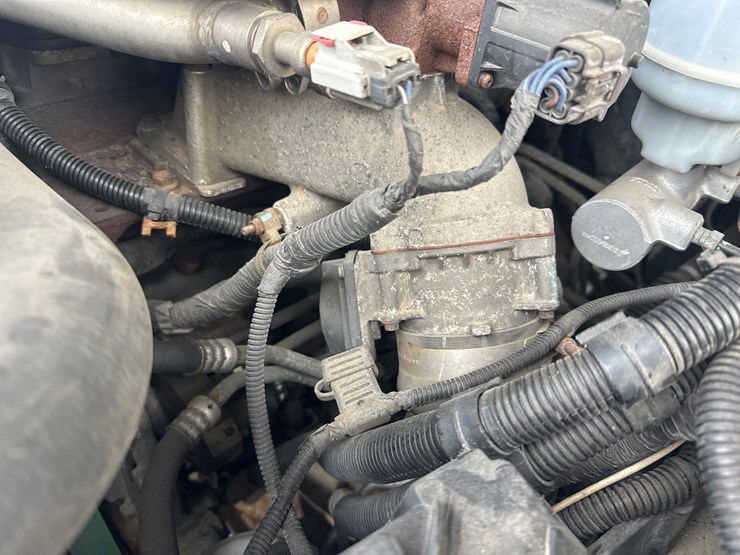 2012-massey-ferguson-8-image-55