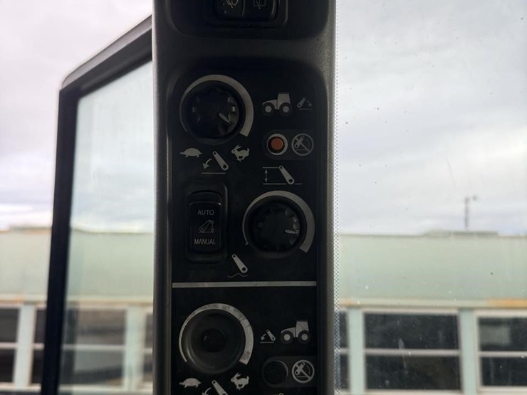 new-holland-tv140-image-43