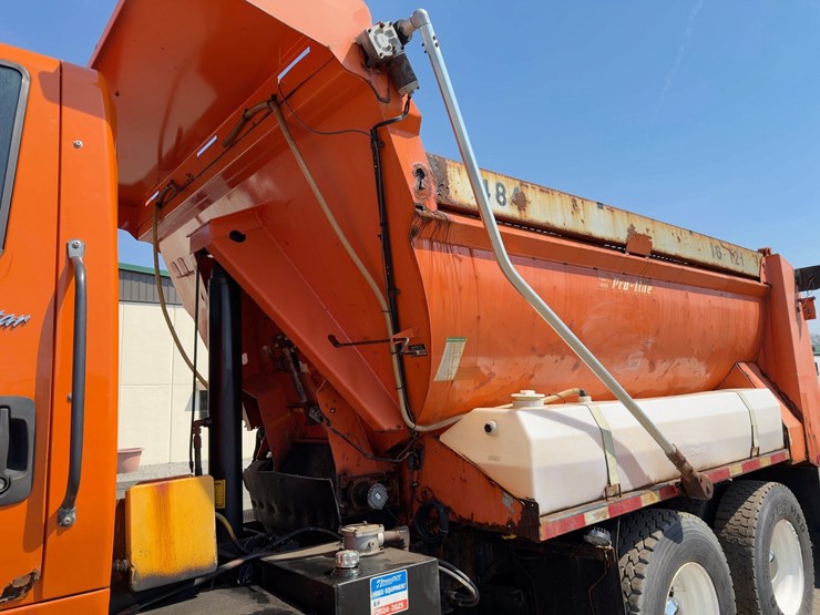 2012-international-7600-image-13