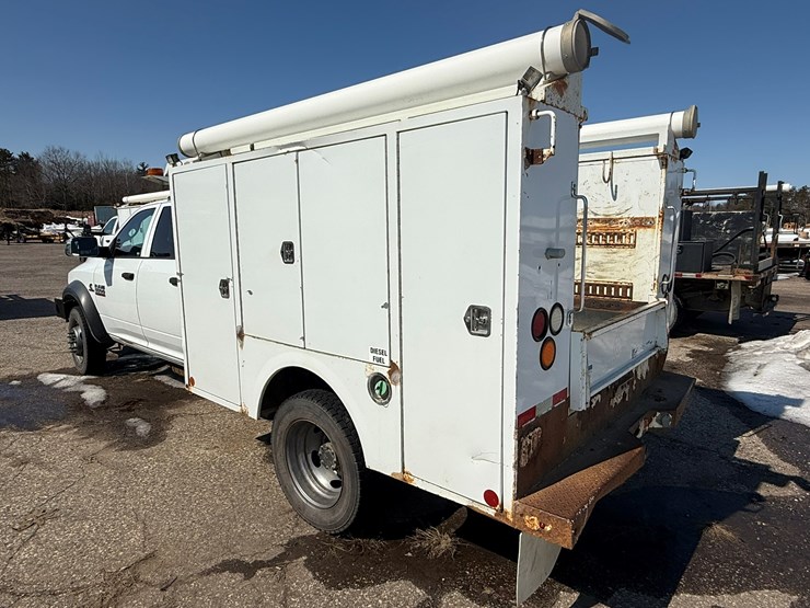 #2049-•-2015-ram-5500-heavy-duty-service-truck-image-3