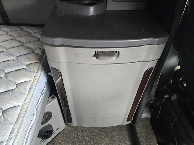 peterbilt-579-image-85