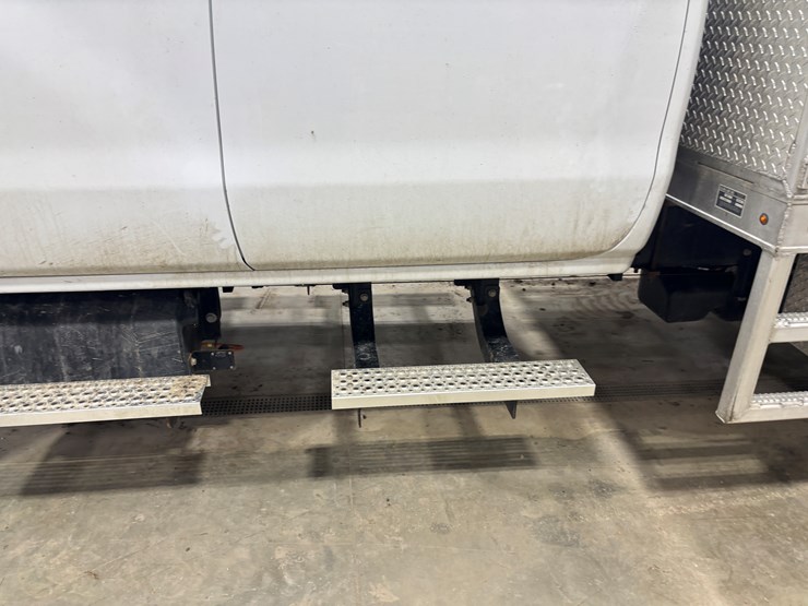 #2331-•-2022-chevrolet-5500-hd-flatbed-truck-image-24