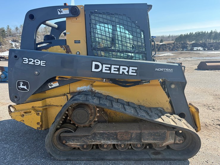 deere-329e-image-6