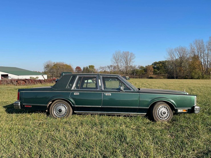 1980-lincoln-continental-town-car-image-2