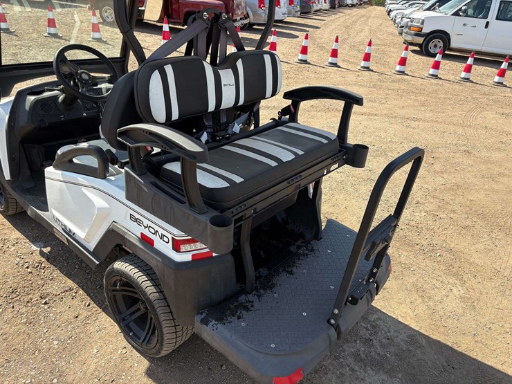 2023-bintelli-electric-golf-cart-w/-on-board-charger-(14-miles-showing)-image-12