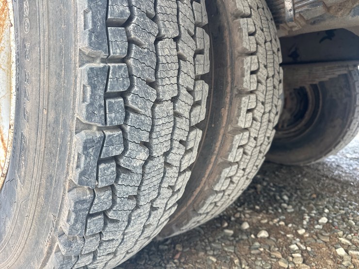 1995-international-8100-image-86