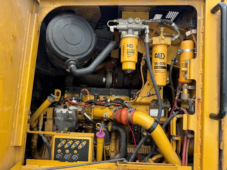 caterpillar-160m-image-37