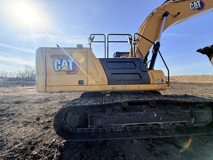 caterpillar-340-image-16