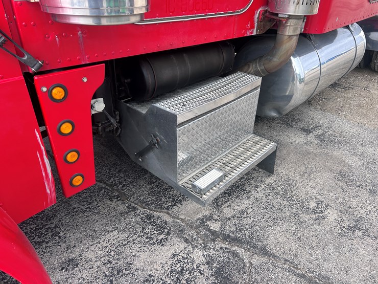 1998-peterbilt-379-image-11