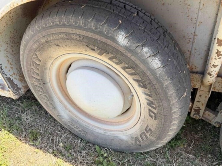 bumper-pull-livestock-trailer-image-9