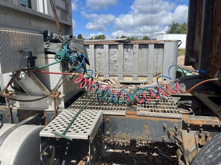 #1556-•-1999-mack-e7-460-day-cab-truck-tractor-image-10