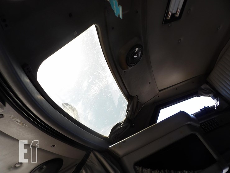 2005-kenworth-w900l-image-27