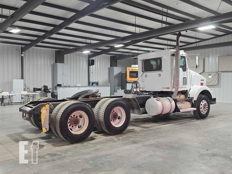 2012-kenworth-t800-image-3