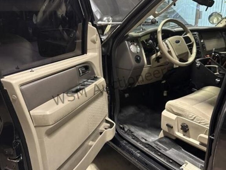 2014-ford-expedition-image-25