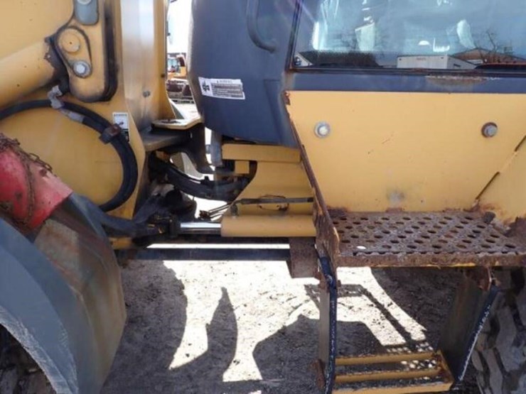 2011-deere-304j-image-36