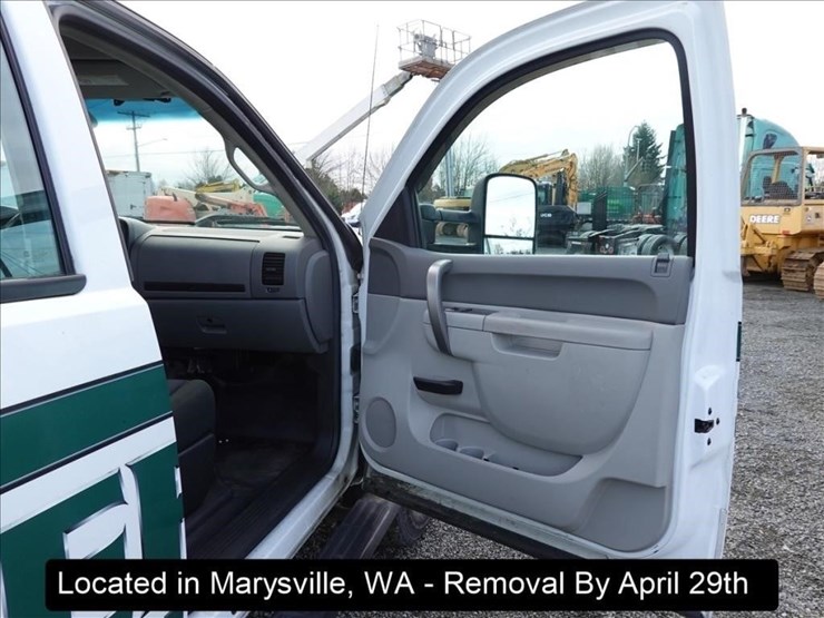 2014-chevrolet-3500-image-5