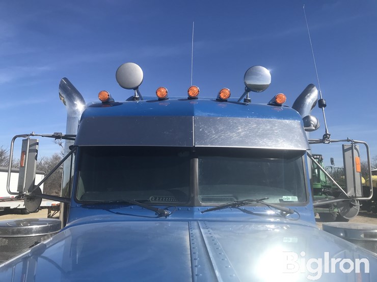 2001-peterbilt-379-image-16