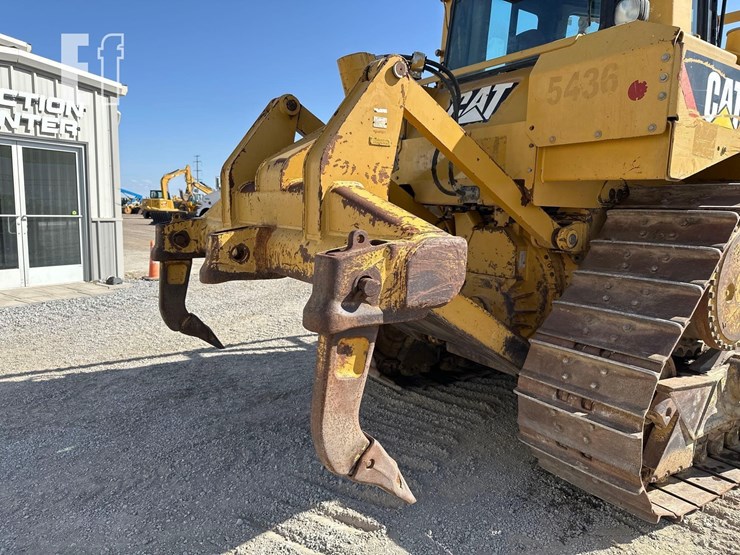 2011-caterpillar-d6t-image-13